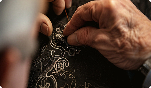 YUNKOX - Add a personal touch to your suit with custom embroidery for a unique identity